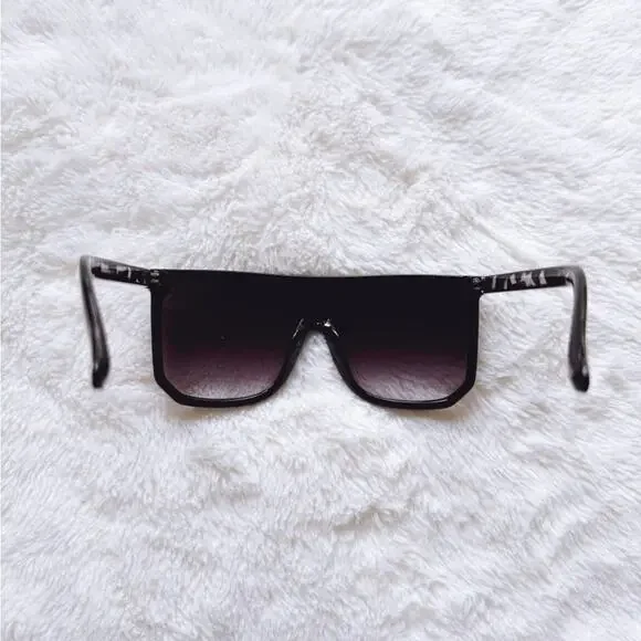 Kira Black Oversized Sunglasses - Picture 8 of 11